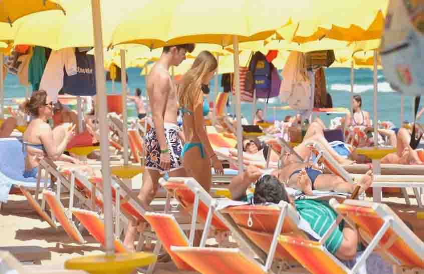 Covid, focolaio in un villaggio turistico nel Foggiano: sono tutti giovani under 20 Covid, focolaio in un villaggio turistico nel Foggiano: sono tutti giovani under 20