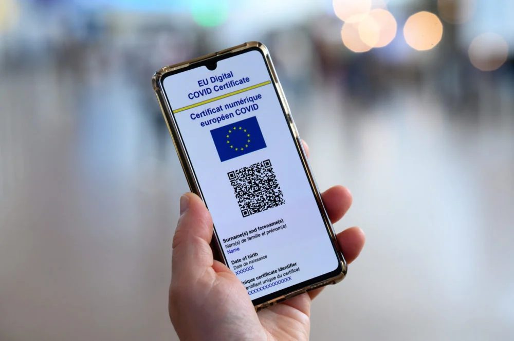 Un ‘green pass’ per bar e ristoranti come in Francia? La politica italiana si divide Un ‘green pass’ per bar e ristoranti come in Francia? La politica italiana si divide