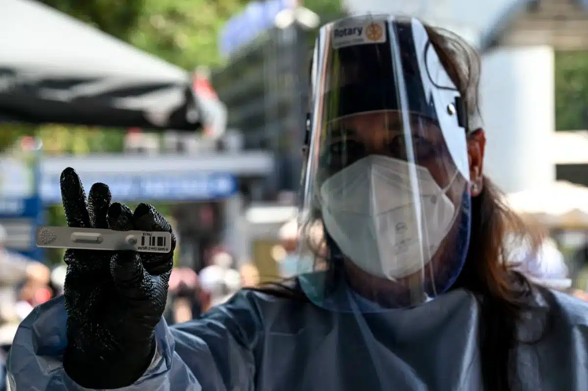 Covid, 5.621 nuovi casi e 62 morti. Scendono ancora i ricoveri Covid, 5.621 nuovi casi e 62 morti. Scendono ancora i ricoveri
