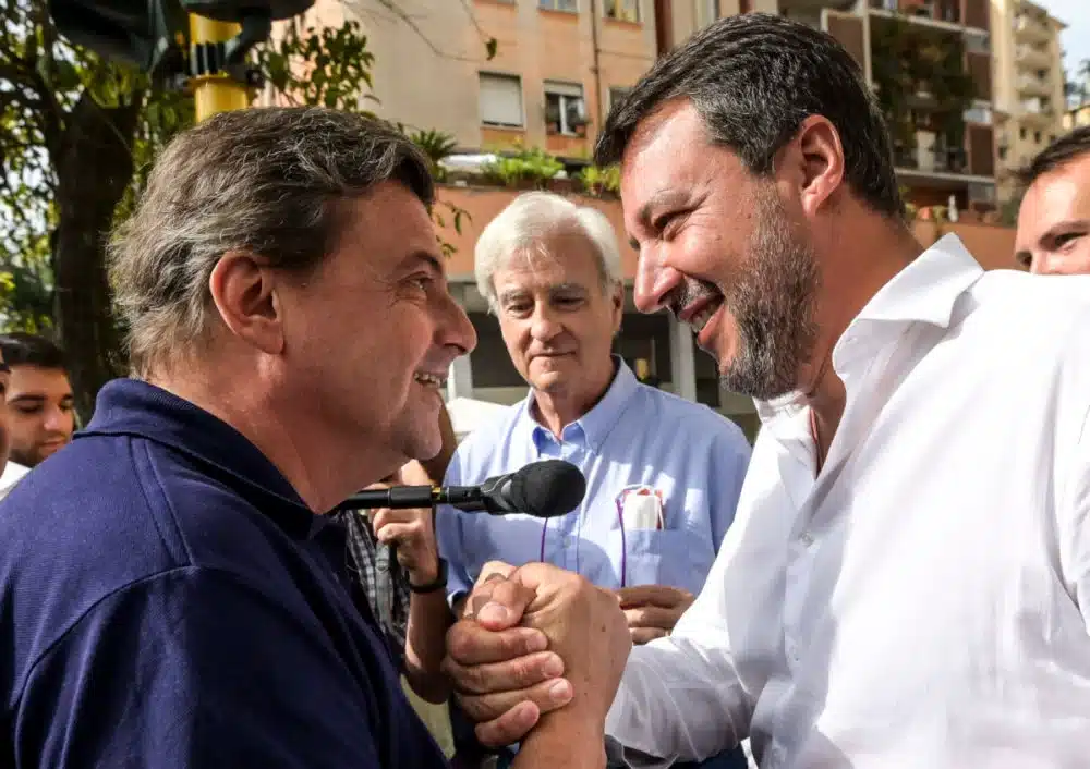 Comunali Roma, Calenda e Salvini ‘incrociano i guantoni’ a Porta Portese Comunali Roma, Calenda e Salvini ‘incrociano i guantoni’ a Porta Portese