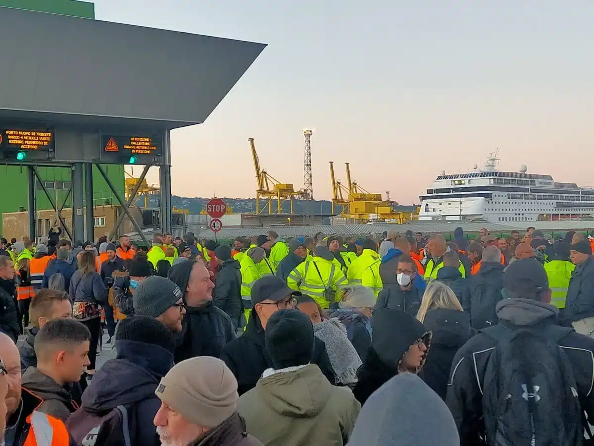 Nei porti italiani proteste e blocchi contro il Green Pass Nei porti italiani proteste e blocchi contro il Green Pass