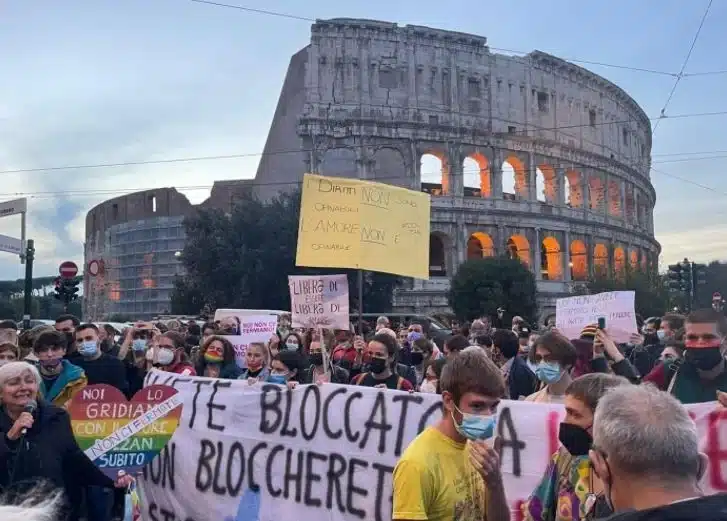Da Roma a Milano le proteste contro lo stop al ddl Zan: “Noi scippati, Parlamento vive su Marte” Da Roma a Milano le proteste contro lo stop al ddl Zan: “Noi scippati, Parlamento vive su Marte”
