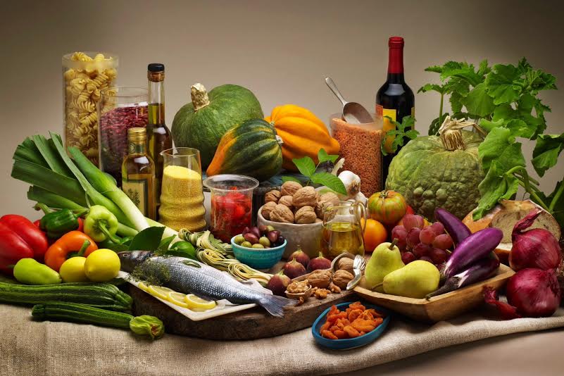 Il segreto di un’alimentazione salutare? Poche calorie e cibi ‘elisir di lunga vita’ Il segreto di un’alimentazione salutare? Poche calorie e cibi ‘elisir di lunga vita’