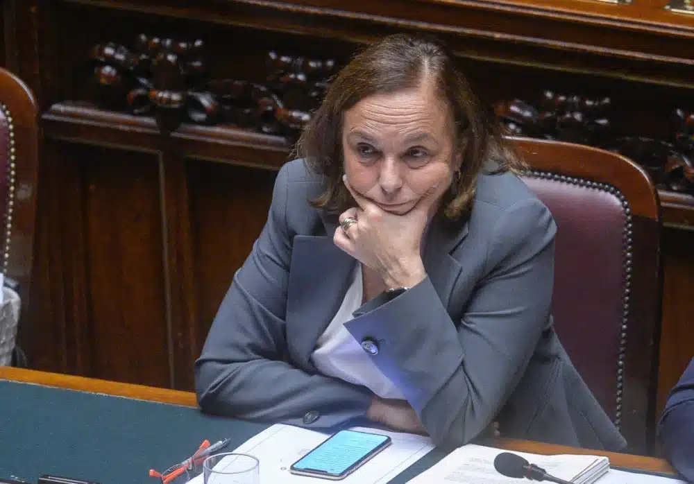 Lamorgese: “La polizia non ha assecondato Forza Nuova”. Alla Camera scintille con FdI Lamorgese: “La polizia non ha assecondato Forza Nuova”. Alla Camera scintille con FdI