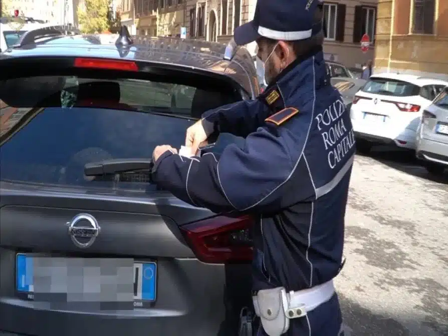 A Roma parte il nuovo sistema per contrastare le soste selvagge A Roma parte il nuovo sistema per contrastare le soste selvagge
