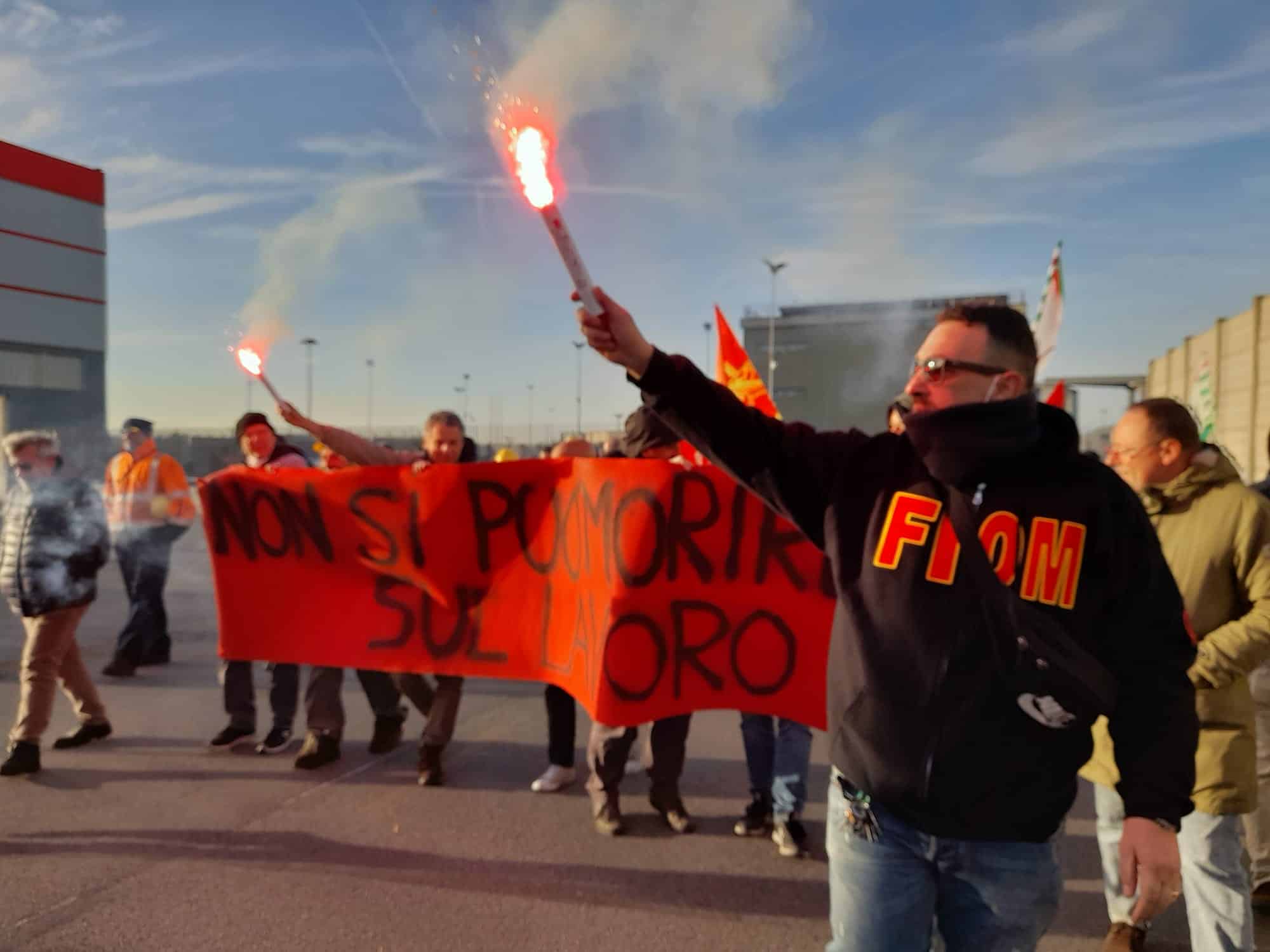 “Non si può morire sul lavoro”, a Genova la protesta dei lavoratori ex Ilva “Non si può morire sul lavoro”, a Genova la protesta dei lavoratori ex Ilva