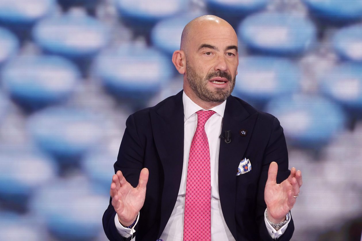 Covid, Bassetti: “Mascherina? È più un ansiolitico che una reale protezione” Covid, Bassetti: “Mascherina? È più un ansiolitico che una reale protezione”