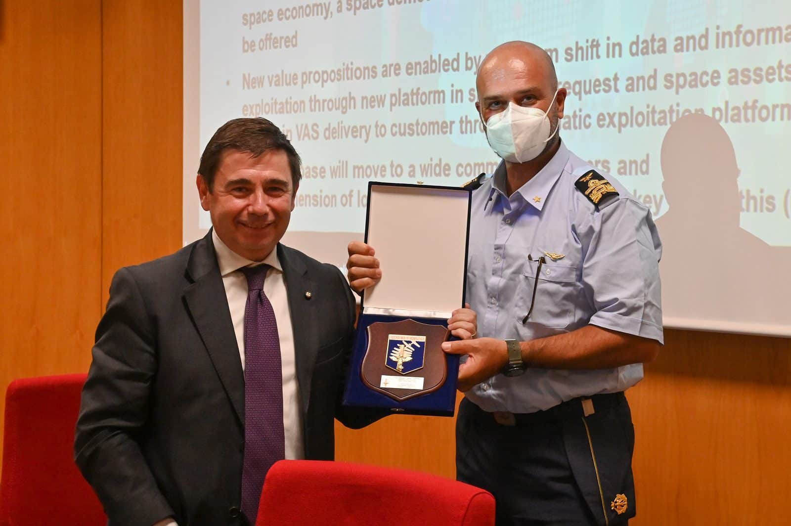 Pozzuoli, Accademia Aeronautica conferenza di Massimo Claudio Comparini Pozzuoli, Accademia Aeronautica conferenza di Massimo Claudio Comparini
