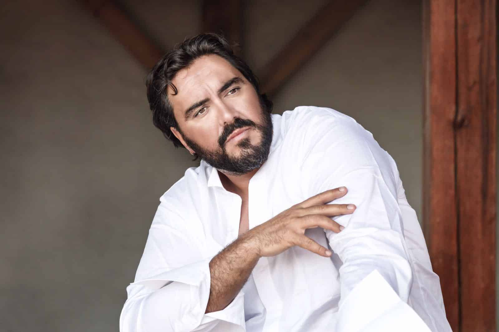 Il tenore Gianluca Sciarpelletti guest per il grande concerto “East meets West” al Teatro dell’Opera di Roma Il tenore Gianluca Sciarpelletti guest per il grande concerto “East meets West” al Teatro dell’Opera di Roma
