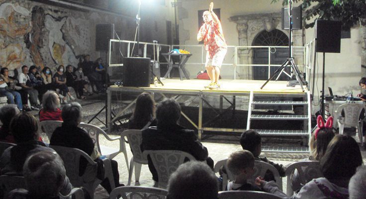Grande successo per il primo appuntamento del “Cabaret Nel Parco” Grande successo per il primo appuntamento del “Cabaret Nel Parco”