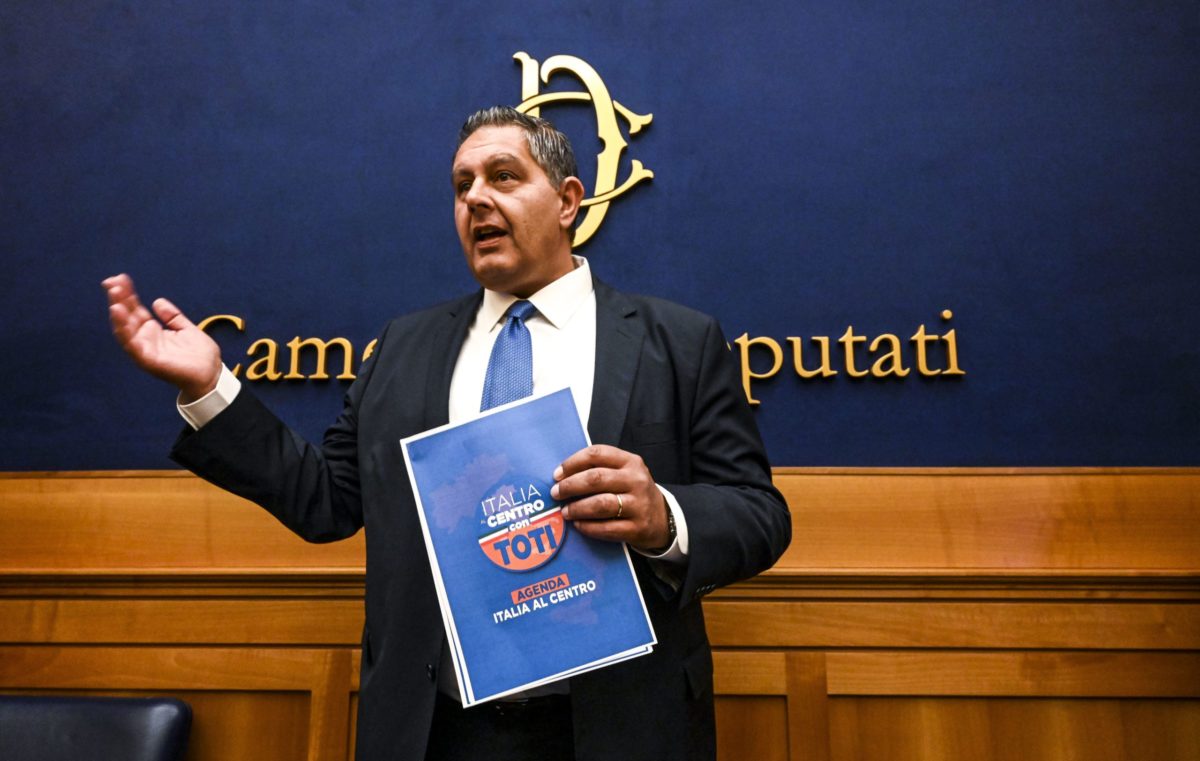 Toti in campo: “Dialogo con centrodestra anche se non mi invitano a pranzo” Toti in campo: “Dialogo con centrodestra anche se non mi invitano a pranzo”