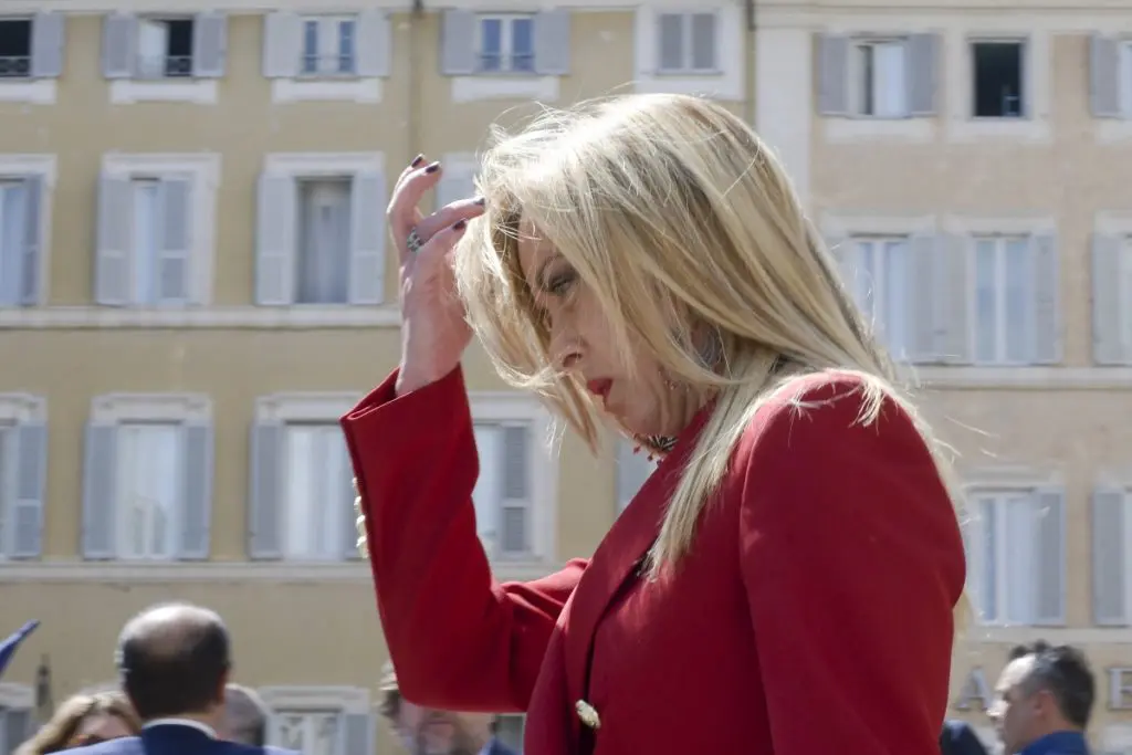 Rampelli (FdI): “Il Governo non è in ritardo, leggetevi la Costituzione”. E Salvini convoca la Lega Rampelli (FdI): “Il Governo non è in ritardo, leggetevi la Costituzione”. E Salvini convoca la Lega