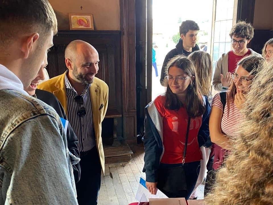 Si è svolto sabato l’evento “La tua Bussola”, la prima edizione del Salone permanente dell’Orientamento: più di 300 studenti e studentesse delle medie e superiori hanno partecipato all’iniziativa Si è svolto sabato l’evento “La tua Bussola”, la prima edizione del Salone permanente dell’Orientamento: più di 300 studenti e studentesse delle medie e superiori hanno partecipato all’iniziativa