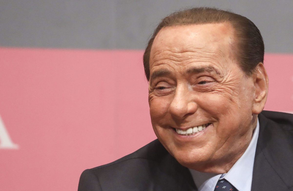 La battutaccia di Berlusconi ai calciatori del Monza: “Un pullman di troie se battete la Juve” La battutaccia di Berlusconi ai calciatori del Monza: “Un pullman di troie se battete la Juve”