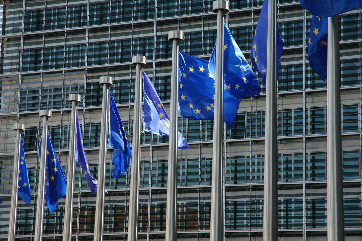 La Commissione europea dà l’ok alla Manovra. Ma c’è un appunto su Pos e tetto al contante La Commissione europea dà l’ok alla Manovra. Ma c’è un appunto su Pos e tetto al contante