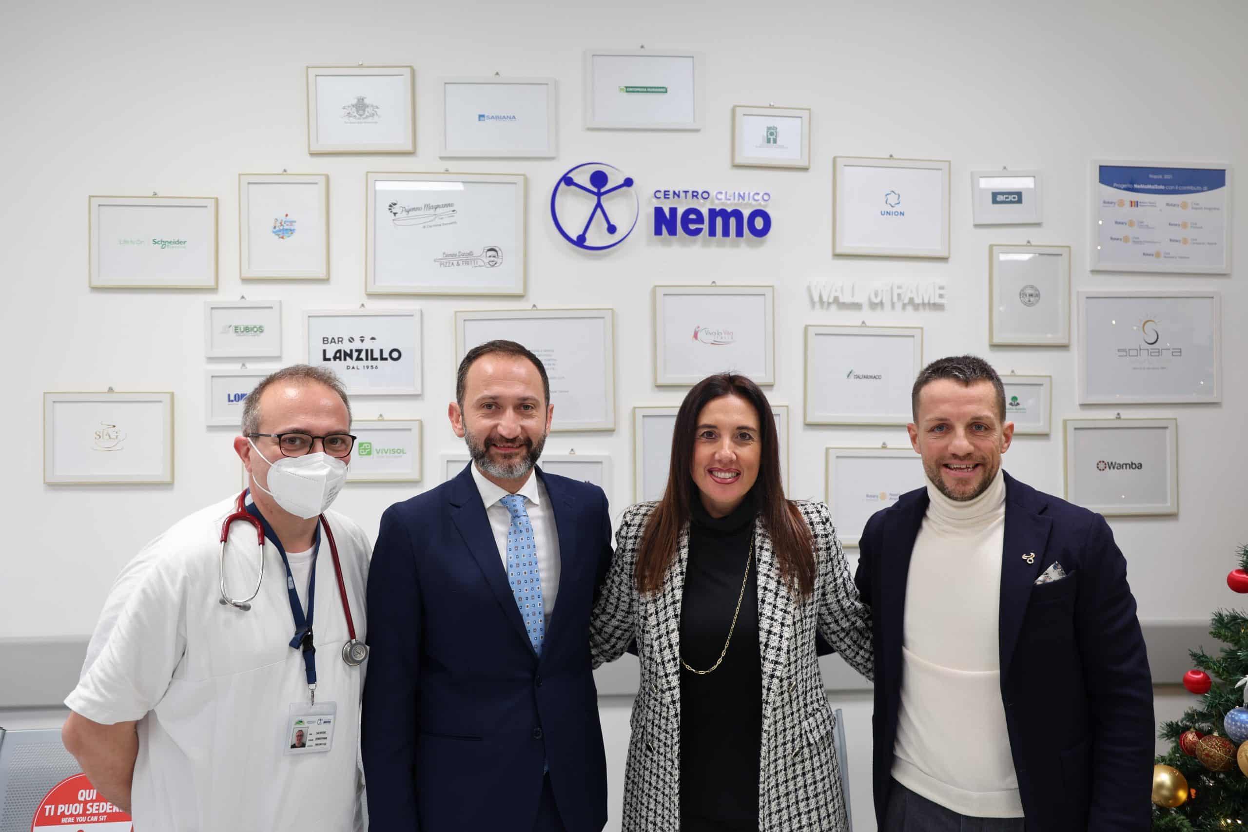 <strong>Il Gruppo Le Due Torri sigla con la penna della solidarietà l’accordo con il centro clinico NeMo</strong> <strong>Il Gruppo Le Due Torri sigla con la penna della solidarietà l’accordo con il centro clinico NeMo</strong>