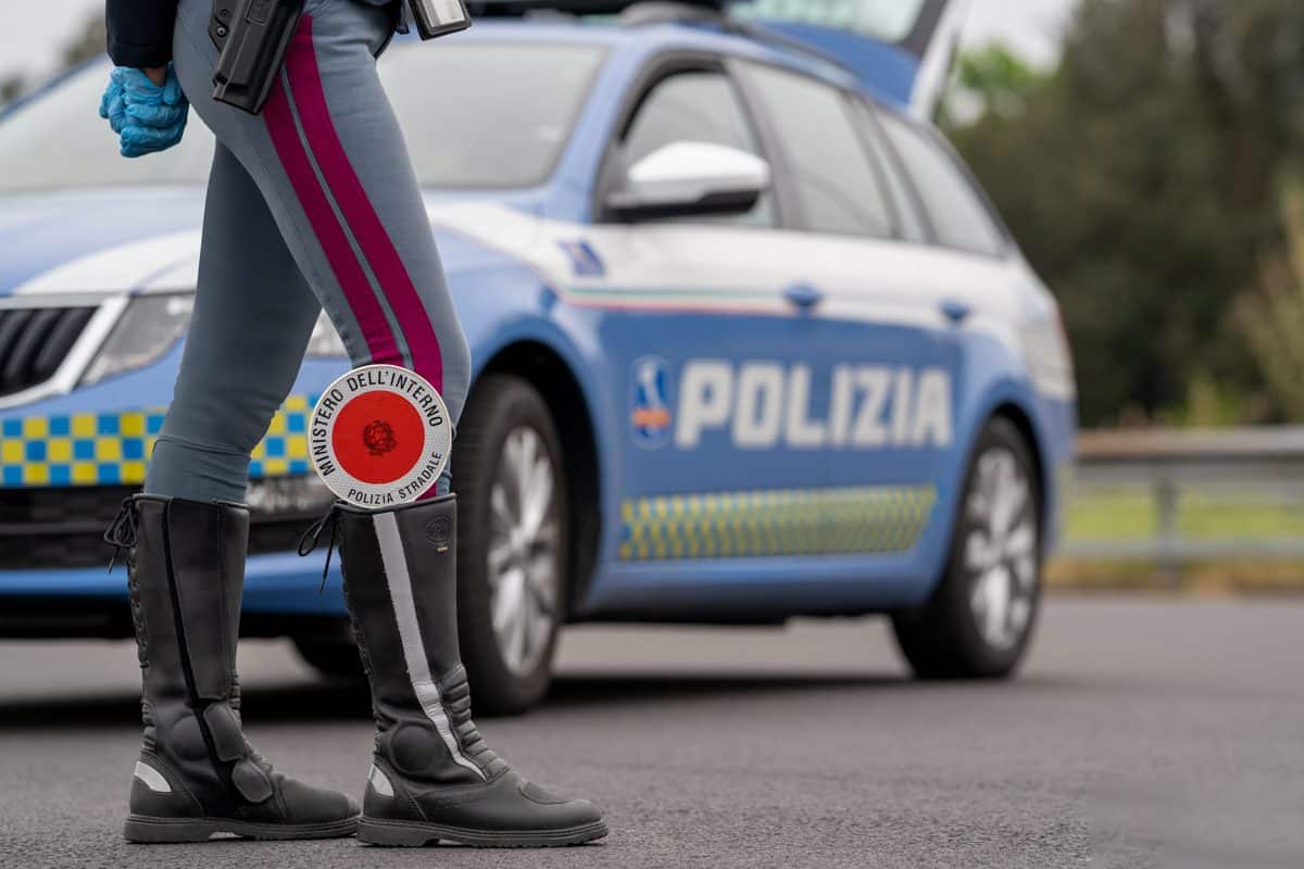 La Polizia di Stato esegue un mandato di arresto europeo nei confronti di un boss appartenente alla cosca Greco di Cariati La Polizia di Stato esegue un mandato di arresto europeo nei confronti di un boss appartenente alla cosca Greco di Cariati