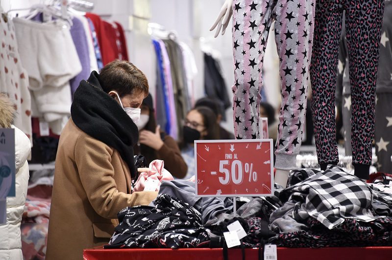 Via ai saldi invernali: ecco le date regione per regione Via ai saldi invernali: ecco le date regione per regione