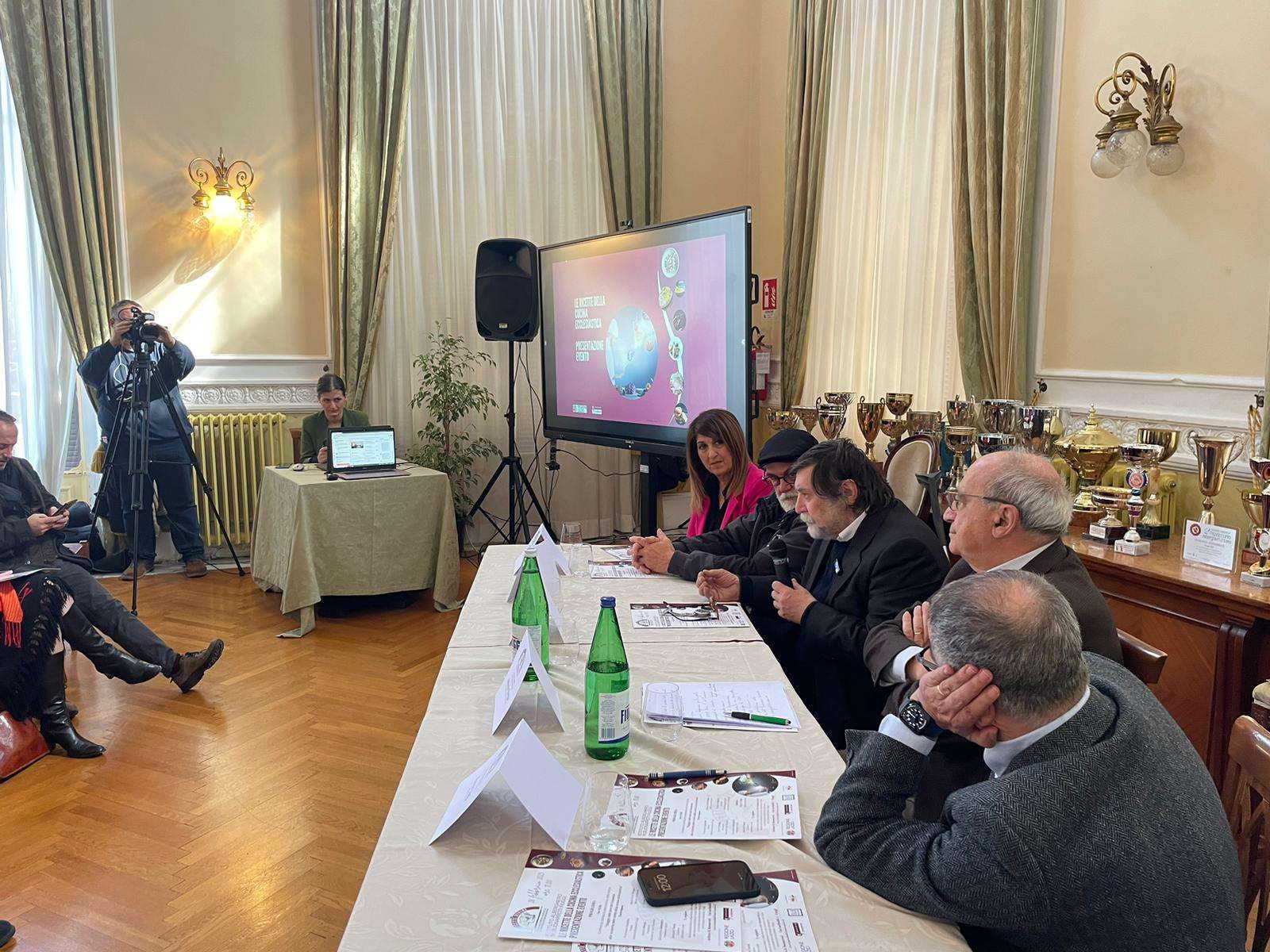 <strong>Fiuggi – Gianluca Quadrini partecipa all’evento Ricette Divine, viaggio nelle terre del Cesanese alla scoperta della cucina ecclesiastica </strong> <strong>Fiuggi – Gianluca Quadrini partecipa all’evento Ricette Divine, viaggio nelle terre del Cesanese alla scoperta della cucina ecclesiastica </strong>