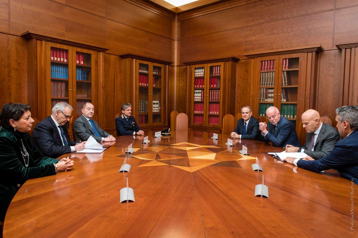 <strong>Polizia di Stato e Eni rinnovano l’accordo sulla prevenzione e il contrasto dei crimini informatici</strong> <strong>Polizia di Stato e Eni rinnovano l’accordo sulla prevenzione e il contrasto dei crimini informatici</strong>
