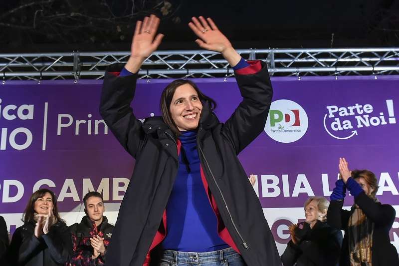 Elly Schlein vince le primarie del Pd: “Abbiamo fatto una piccola grande rivoluzione” Elly Schlein vince le primarie del Pd: “Abbiamo fatto una piccola grande rivoluzione”