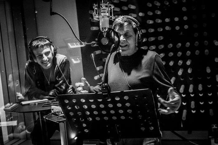 Morandi e sangiovanni cantano la nuova versione di ‘Fatti mandare dalla mamma a prendere il latte’ Morandi e sangiovanni cantano la nuova versione di ‘Fatti mandare dalla mamma a prendere il latte’