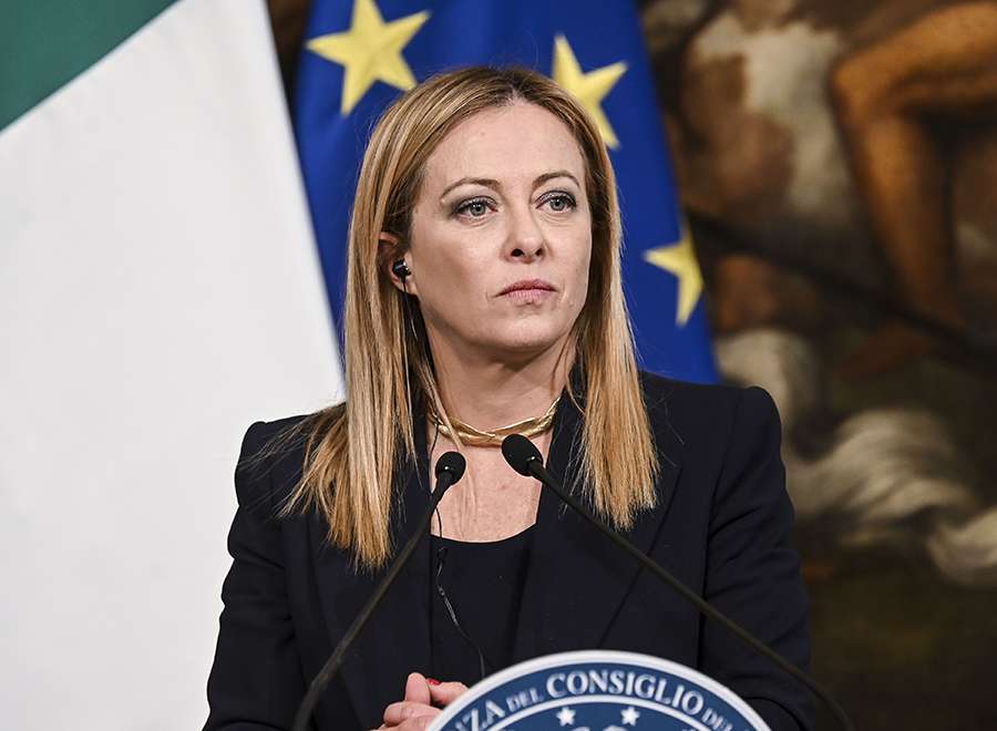Meloni: “I bambini hanno il diritto al massimo: una mamma e un papà” Meloni: “I bambini hanno il diritto al massimo: una mamma e un papà”