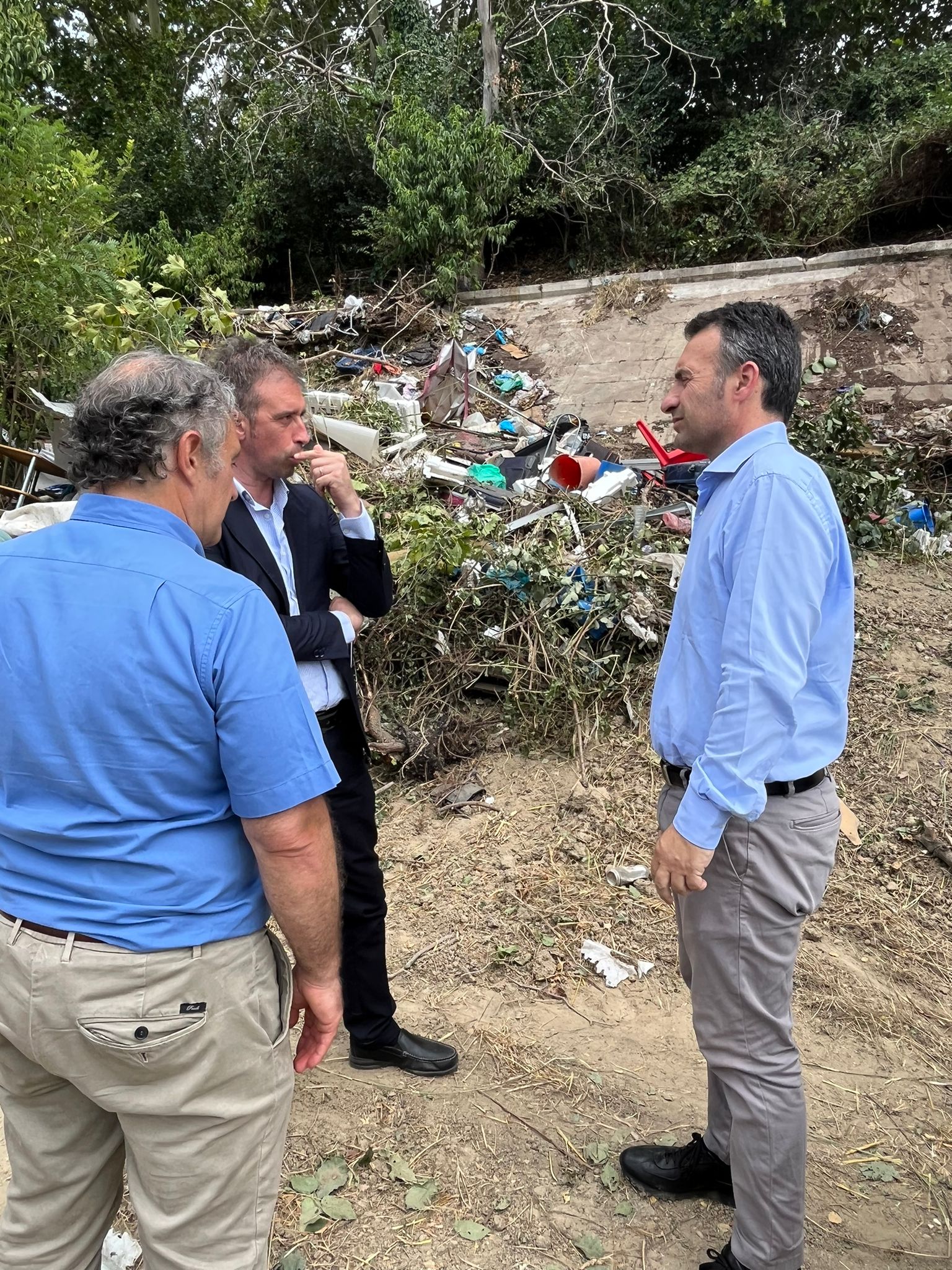 INIZIATI I LAVORI PER LA MESSA IN SICUREZZA DELLA BANCHINA DEL TEVERE TRA PONTE FABRICIO E PONTE TESTACCIO INIZIATI I LAVORI PER LA MESSA IN SICUREZZA DELLA BANCHINA DEL TEVERE TRA PONTE FABRICIO E PONTE TESTACCIO