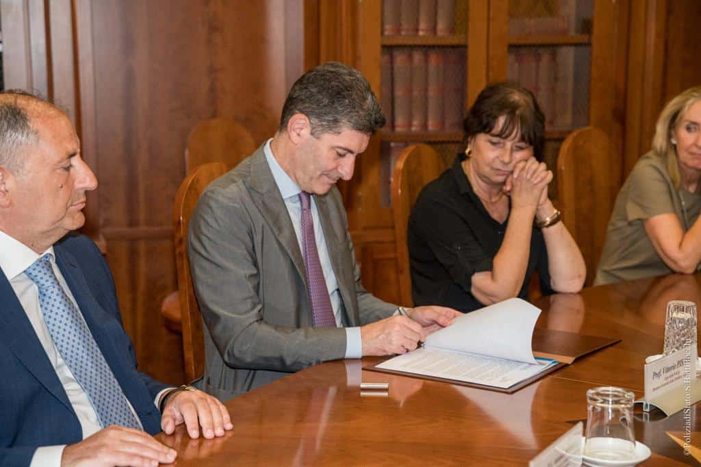 Polizia di Stato e Istituto Poligrafico e Zecca dello Stato S.p.A.n siglano il rinnovo dell’accordo sulla prevenzione e il contrasto dei crimini informatici Polizia di Stato e Istituto Poligrafico e Zecca dello Stato S.p.A.n siglano il rinnovo dell’accordo sulla prevenzione e il contrasto dei crimini informatici
