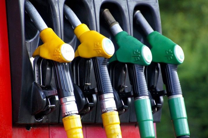 Urso: “Dall’1 agosto obbligatorio esporre il prezzo medio della benzina. Niente taglio delle accise” Urso: “Dall’1 agosto obbligatorio esporre il prezzo medio della benzina. Niente taglio delle accise”