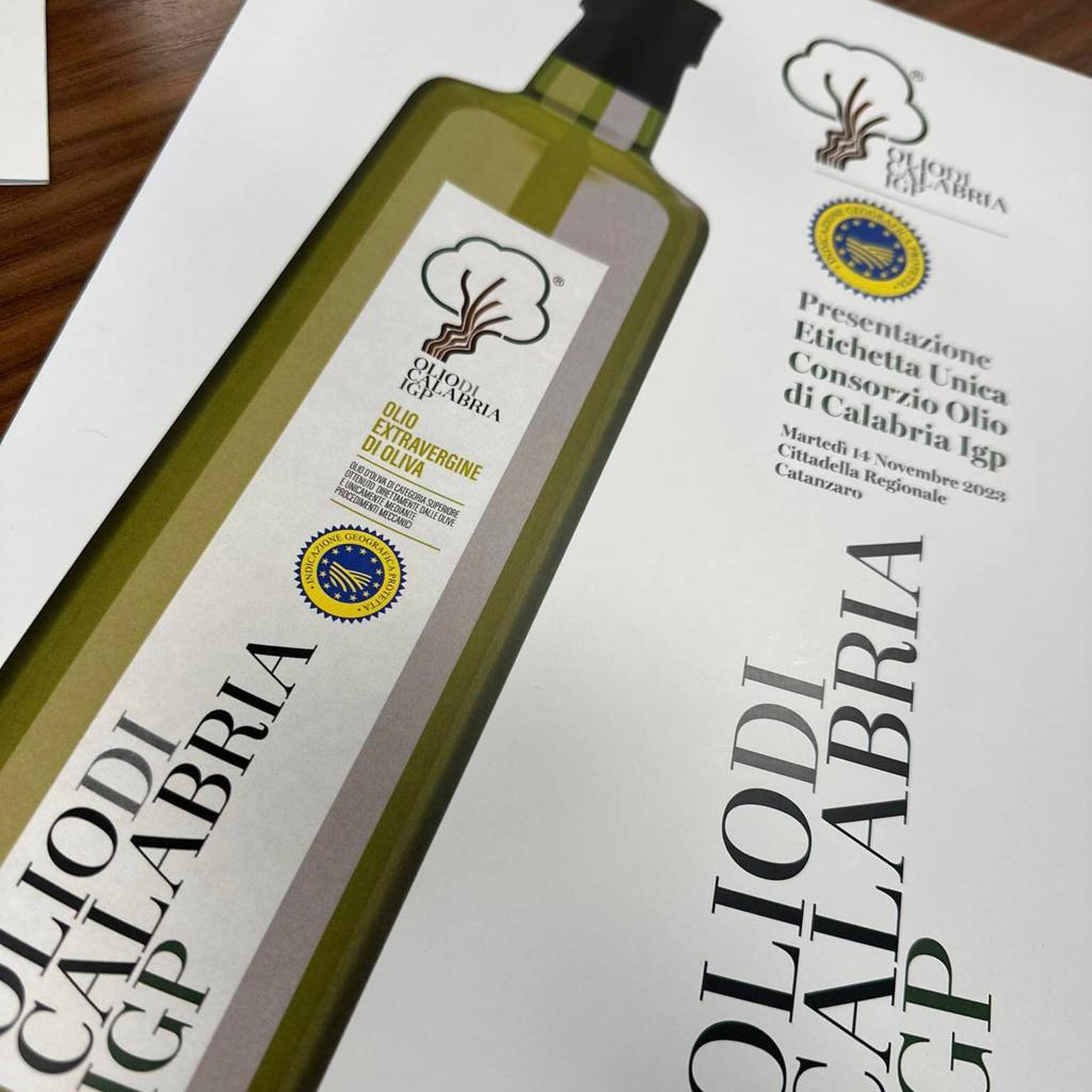 ARRIVA L’ETICHETTA UNICA PER L’OLIO DI CALABRIA IGP ARRIVA L’ETICHETTA UNICA PER L’OLIO DI CALABRIA IGP
