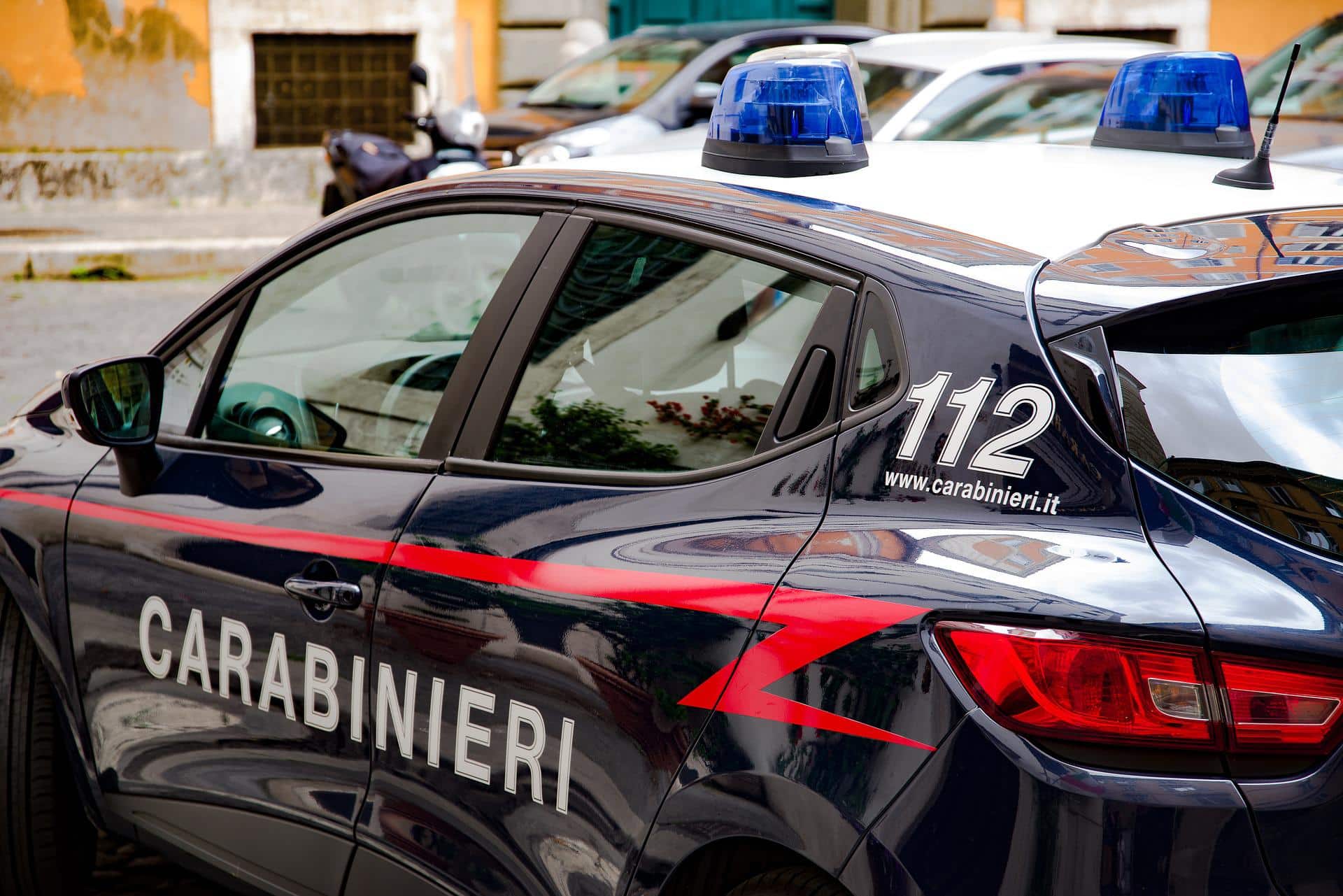CARABINIERI: Napoli, in un basso la base logistica per vendere euro falsi CARABINIERI: Napoli, in un basso la base logistica per vendere euro falsi