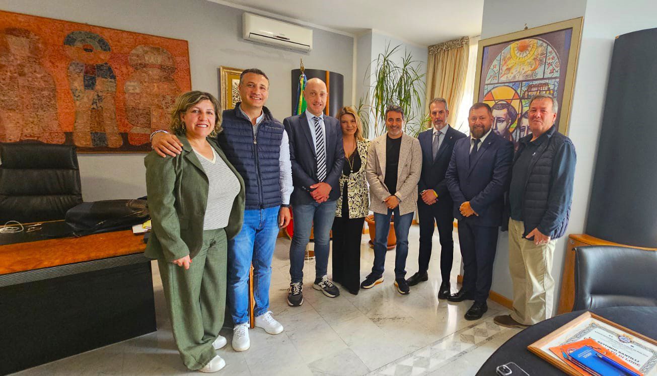 ARGOS Associazione Forze di Polizia – Continua il percorso delle Buone AZIONI – La Presidenza Nazionale incontra il Sindaco di Celano Settimio Santilli ARGOS Associazione Forze di Polizia – Continua il percorso delle Buone AZIONI – La Presidenza Nazionale incontra il Sindaco di Celano Settimio Santilli