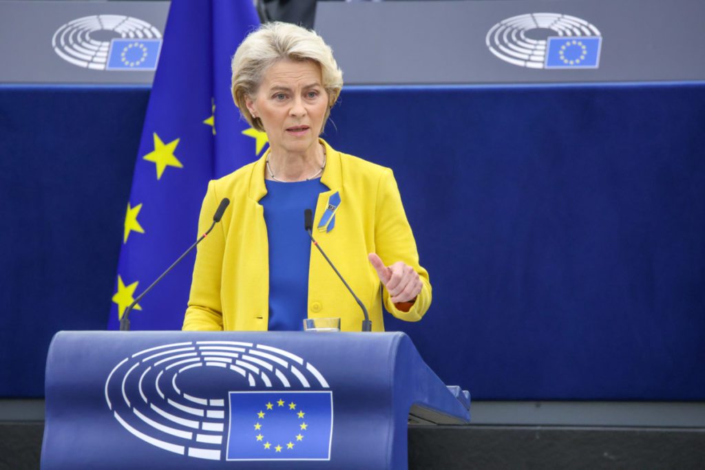 Von der Leyen rieletta alla guida della Commissione europea Von der Leyen rieletta alla guida della Commissione europea