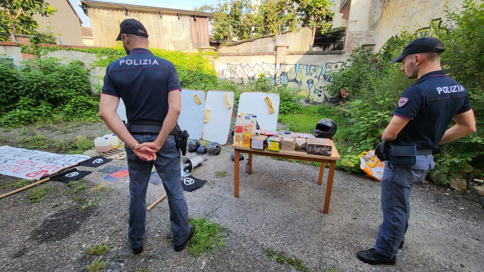 Polizia di Stato: Torino, sgombero ex Lavatoio Municipale Polizia di Stato: Torino, sgombero ex Lavatoio Municipale