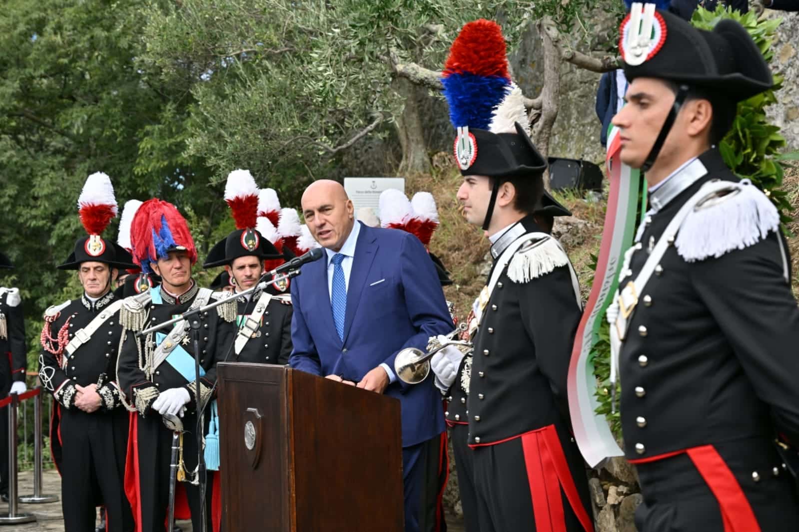 L’ARMA DEI CARABINIERI COMMEMORA L’80° ANNIVERSARIO DEL SACRIFICIO DEI “MARTIRI DI FIESOLE” L’ARMA DEI CARABINIERI COMMEMORA L’80° ANNIVERSARIO DEL SACRIFICIO DEI “MARTIRI DI FIESOLE”