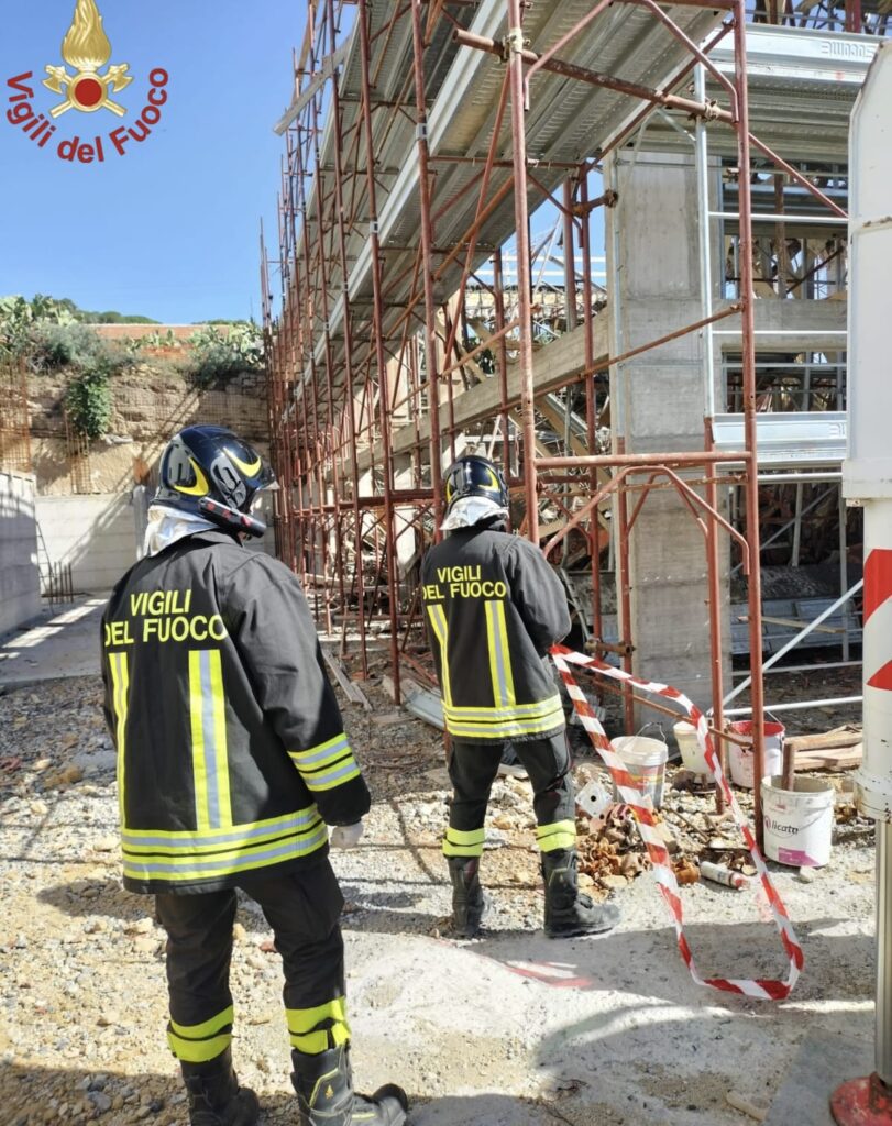 Crolla un solaio in costruzione a Enna: 4 operai feriti, uno in codice rosso Crolla un solaio in costruzione a Enna: 4 operai feriti, uno in codice rosso