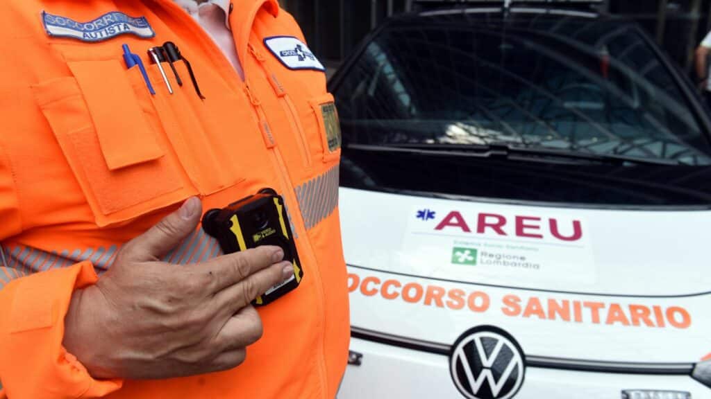 Milano, scontro fra 3 treni: nessuno dei 6 feriti è in gravi condizioni. Circolazione ancora sospesa Milano, scontro fra 3 treni: nessuno dei 6 feriti è in gravi condizioni. Circolazione ancora sospesa