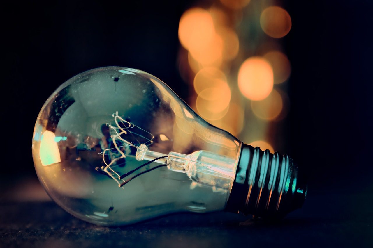 Come risparmiare sulla bolletta della luce Come risparmiare sulla bolletta della luce