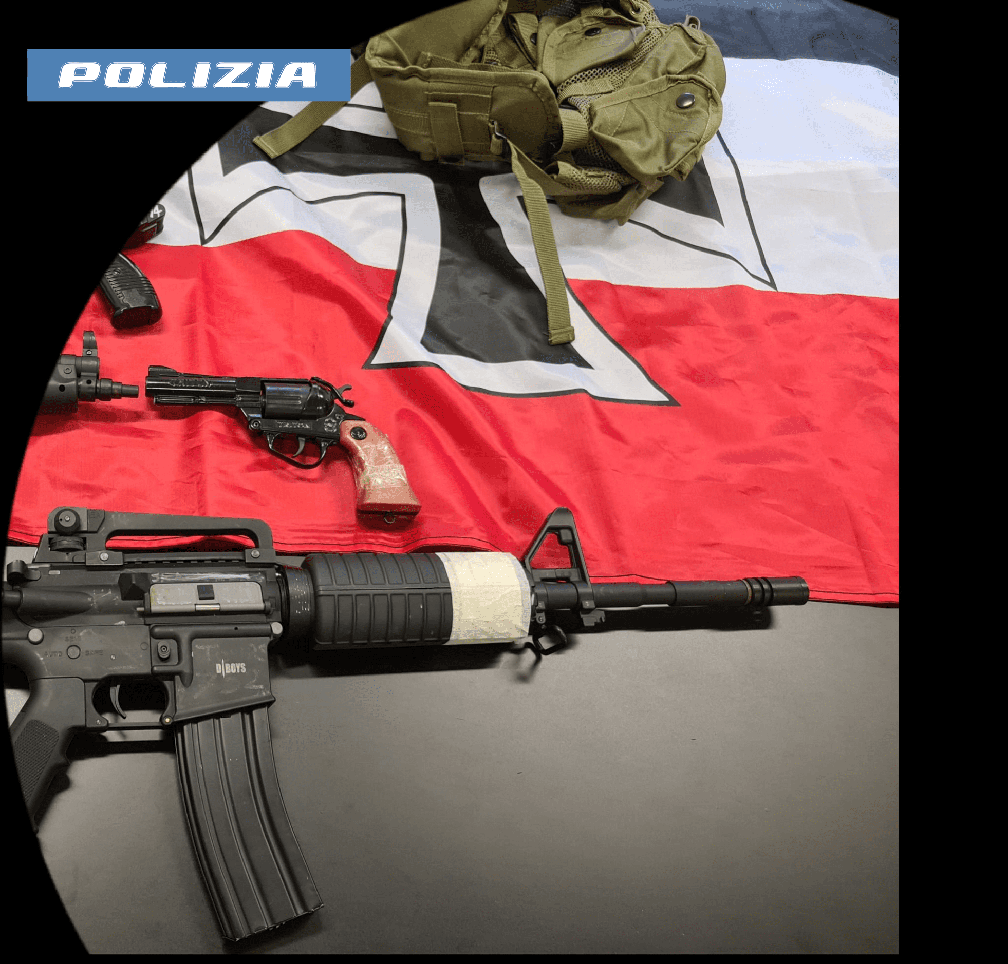 Aggressioni, incitamento alla violenza per motivi razziali e svastiche tatuate: perquisizioni della Polizia di Stato in tutta Italia Aggressioni, incitamento alla violenza per motivi razziali e svastiche tatuate: perquisizioni della Polizia di Stato in tutta Italia
