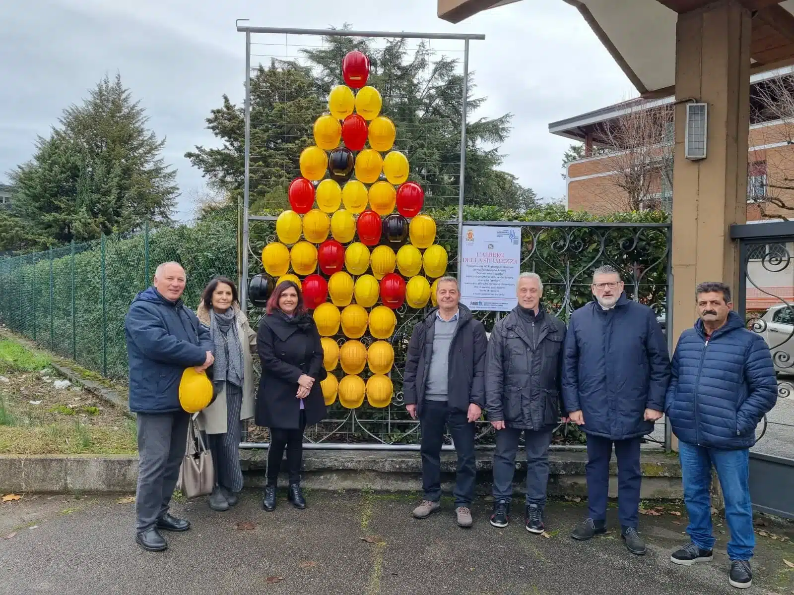 “Albero della Sicurezza. Gianluca Quadrini partecipa all’iniziativa promossa da Amnil. “Albero della Sicurezza. Gianluca Quadrini partecipa all’iniziativa promossa da Amnil.