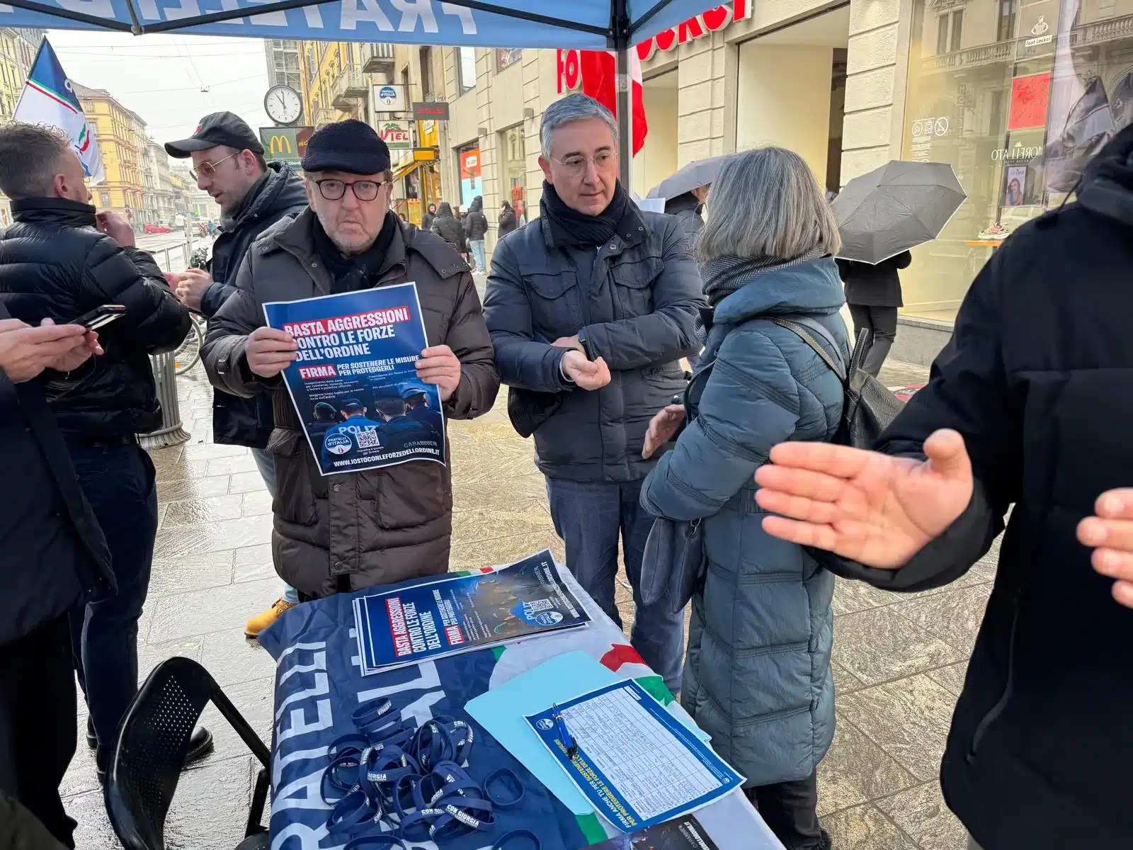 MILANO, INAUGURAZIONE ANNO GIUDIZIARIO, DE CORATO: «MIA ASSENZA PER STARE CON FF.OO A GAZEBO IN BUENOS AIRES 250 FIRME PER SOLIDARIETA’ A DIVISE» MILANO, INAUGURAZIONE ANNO GIUDIZIARIO, DE CORATO: «MIA ASSENZA PER STARE CON FF.OO A GAZEBO IN BUENOS AIRES 250 FIRME PER SOLIDARIETA’ A DIVISE»