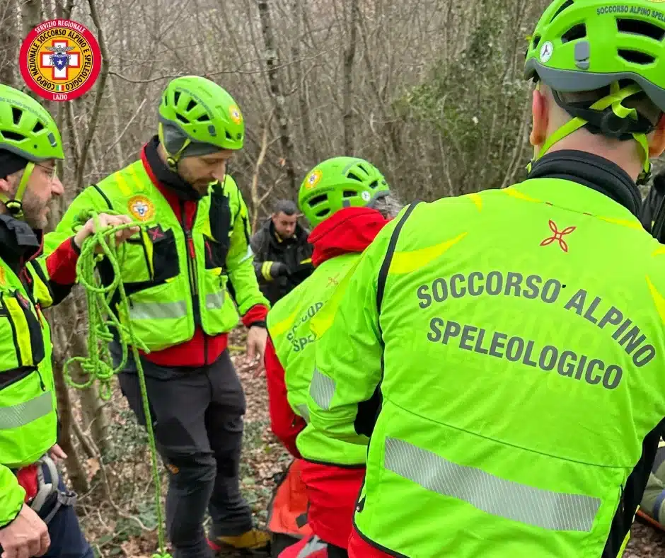Soccorso Alpino Lazio in azione sul Monte Ripoli vicino Tivoli: ciclista soccorso e trasportato Soccorso Alpino Lazio in azione sul Monte Ripoli vicino Tivoli: ciclista soccorso e trasportato