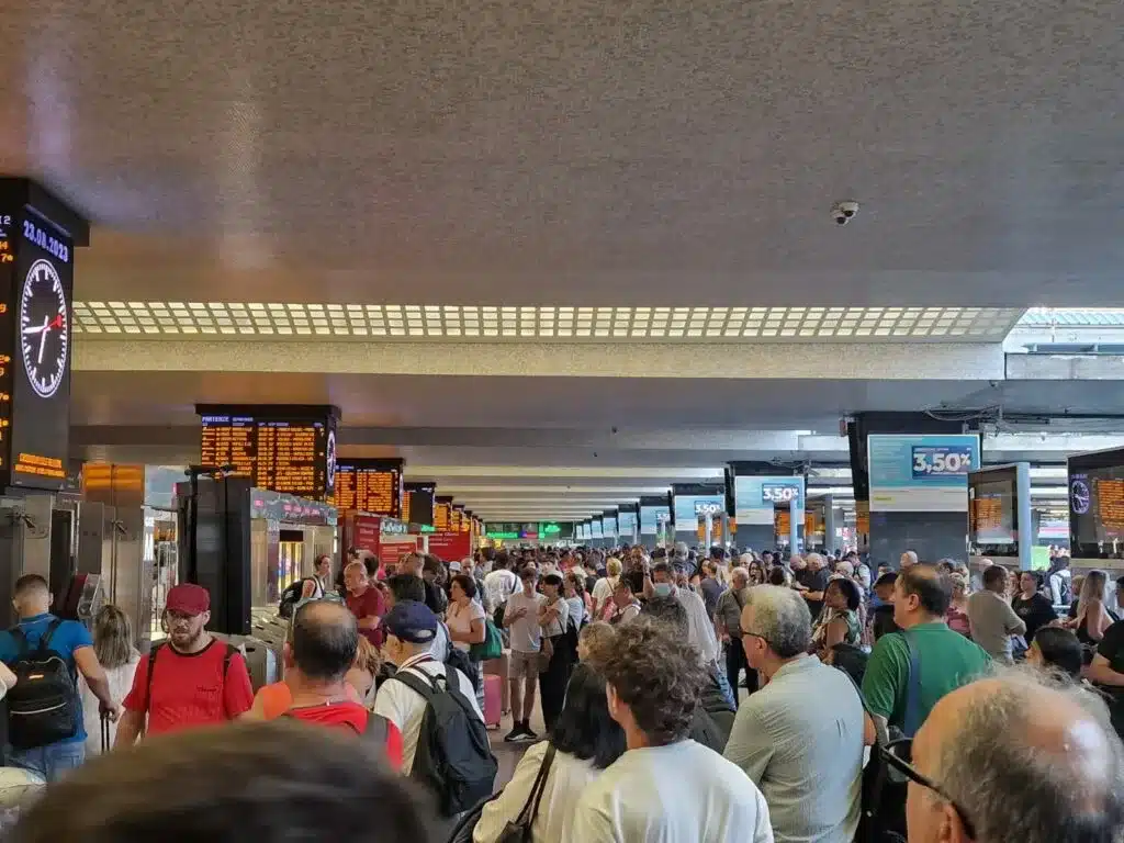 Ennesimo guasto alla rete ferroviaria, Trenitalia: “Circostanze altamente sospette” Ennesimo guasto alla rete ferroviaria, Trenitalia: “Circostanze altamente sospette”
