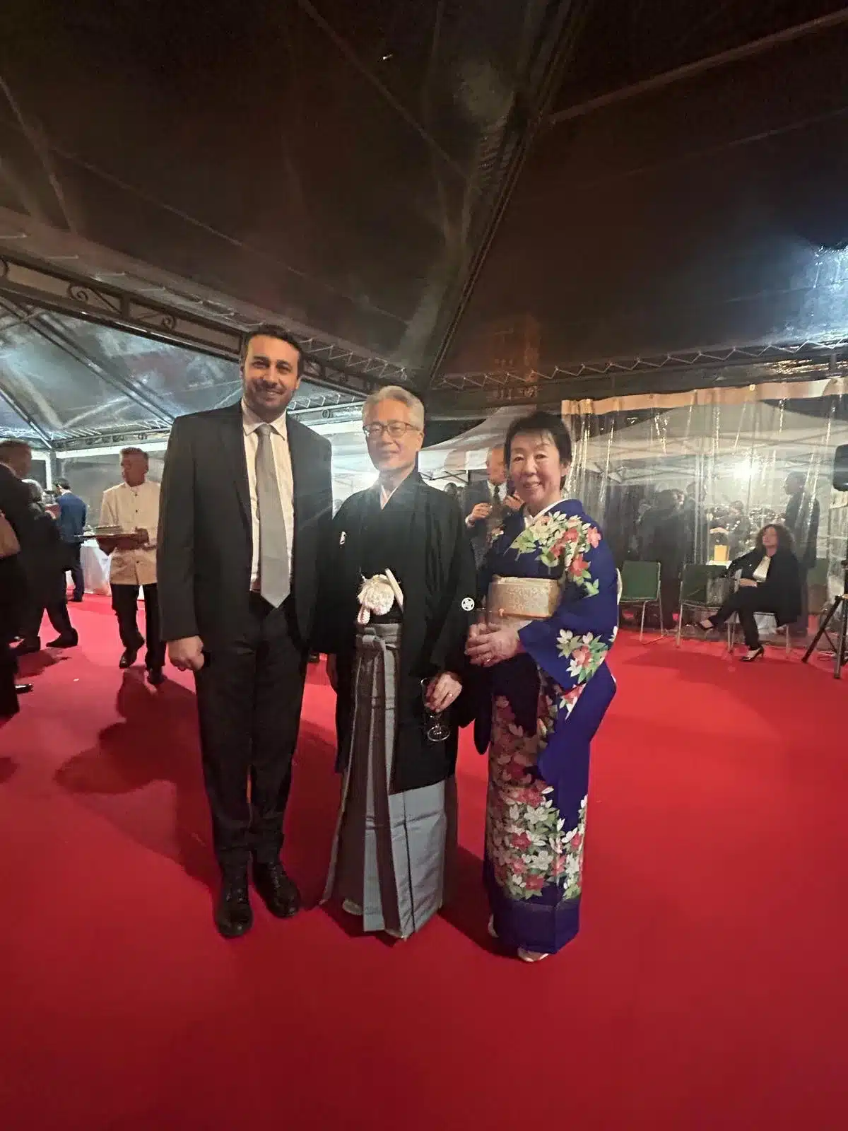 Il Sindaco Sinibaldi e la Presidente del Comitato Gemellaggi Occhiodoro ospiti della celebrazione del Genetliaco Sua Maestà l’Imperatore presso la Residenza dell’Ambasciatore Satoshi Suzuki Il Sindaco Sinibaldi e la Presidente del Comitato Gemellaggi Occhiodoro ospiti della celebrazione del Genetliaco Sua Maestà l’Imperatore presso la Residenza dell’Ambasciatore Satoshi Suzuki