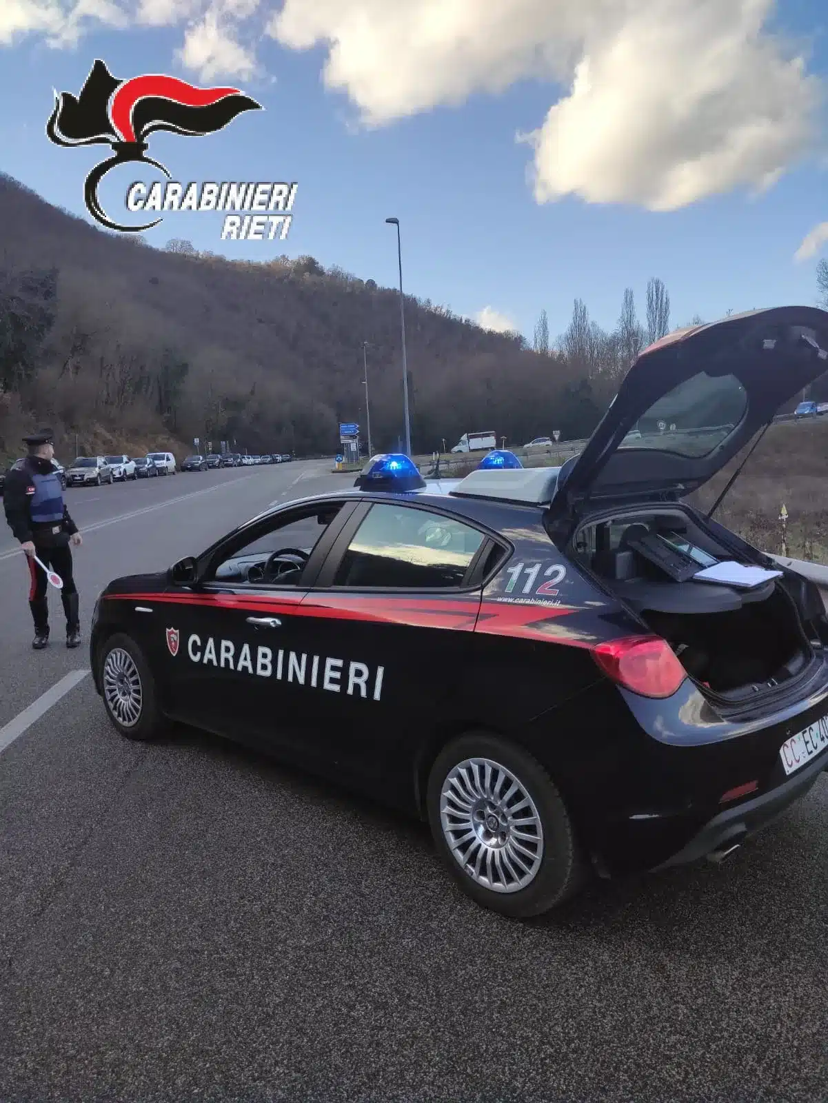 RIETI: LITE TRA PARENTI DOPO I FUNERALI: I CARABINIERI ARRESTANO UNA PERSONA PER RAPINA RIETI: LITE TRA PARENTI DOPO I FUNERALI: I CARABINIERI ARRESTANO UNA PERSONA PER RAPINA