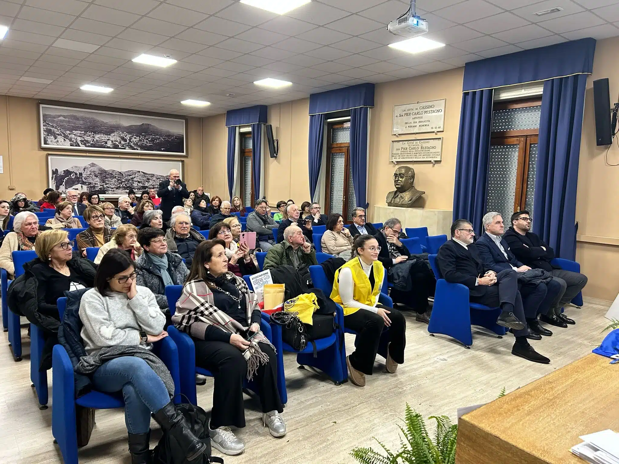 Alzheimer e Dintorni – Dalla Cura a Prendersi Cura: Il Presidente del Consiglio Provinciale Quadrini interviene all’evento organizzato dai Lions Club di Cassino Alzheimer e Dintorni – Dalla Cura a Prendersi Cura: Il Presidente del Consiglio Provinciale Quadrini interviene all’evento organizzato dai Lions Club di Cassino