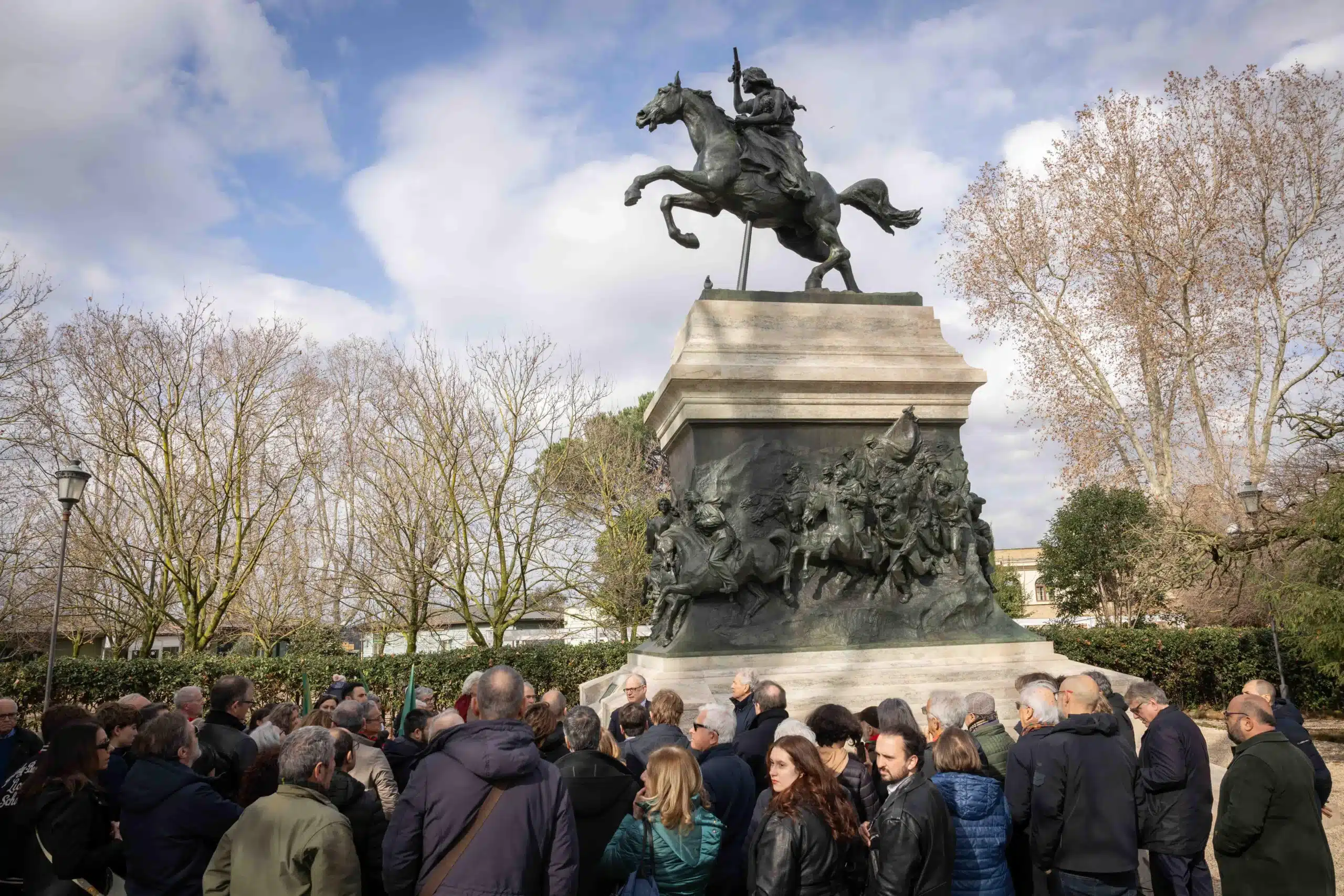 CONCLUSO IL RESTAURO DEL MONUMENTO EQUESTRE CONCLUSO IL RESTAURO DEL MONUMENTO EQUESTRE