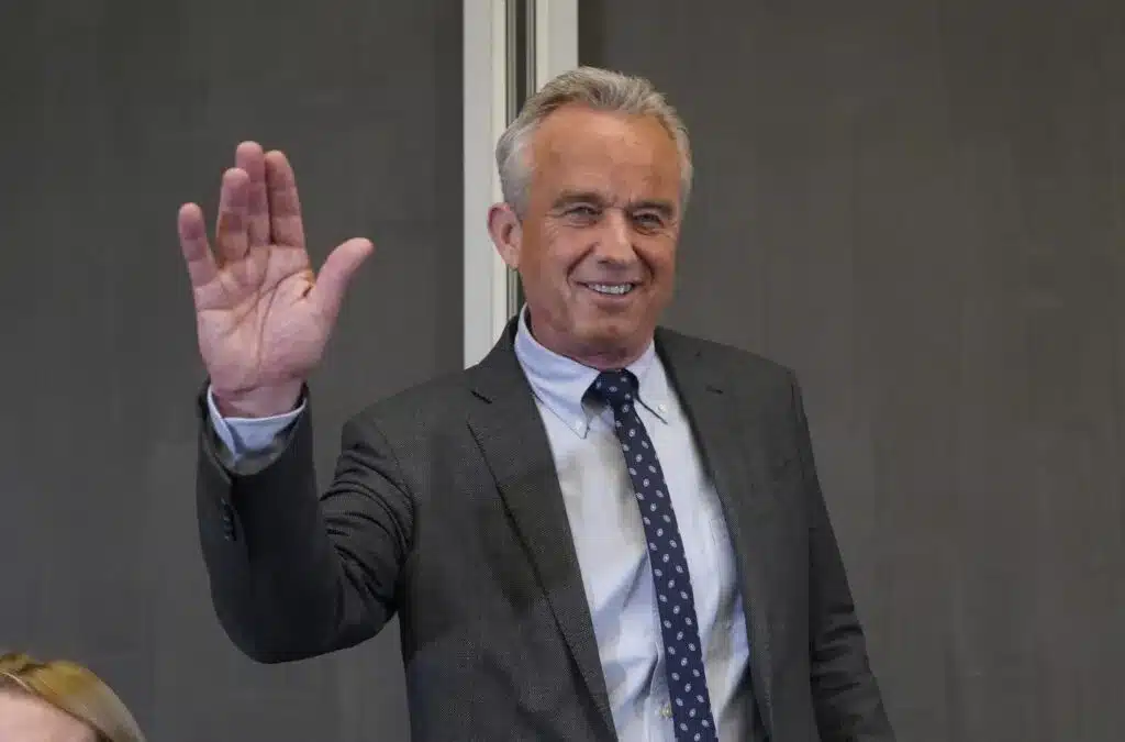 “Lasciate che il virus dell’aviaria si diffonda”: la brillante idea del ministro della Salute americano “Lasciate che il virus dell’aviaria si diffonda”: la brillante idea del ministro della Salute americano