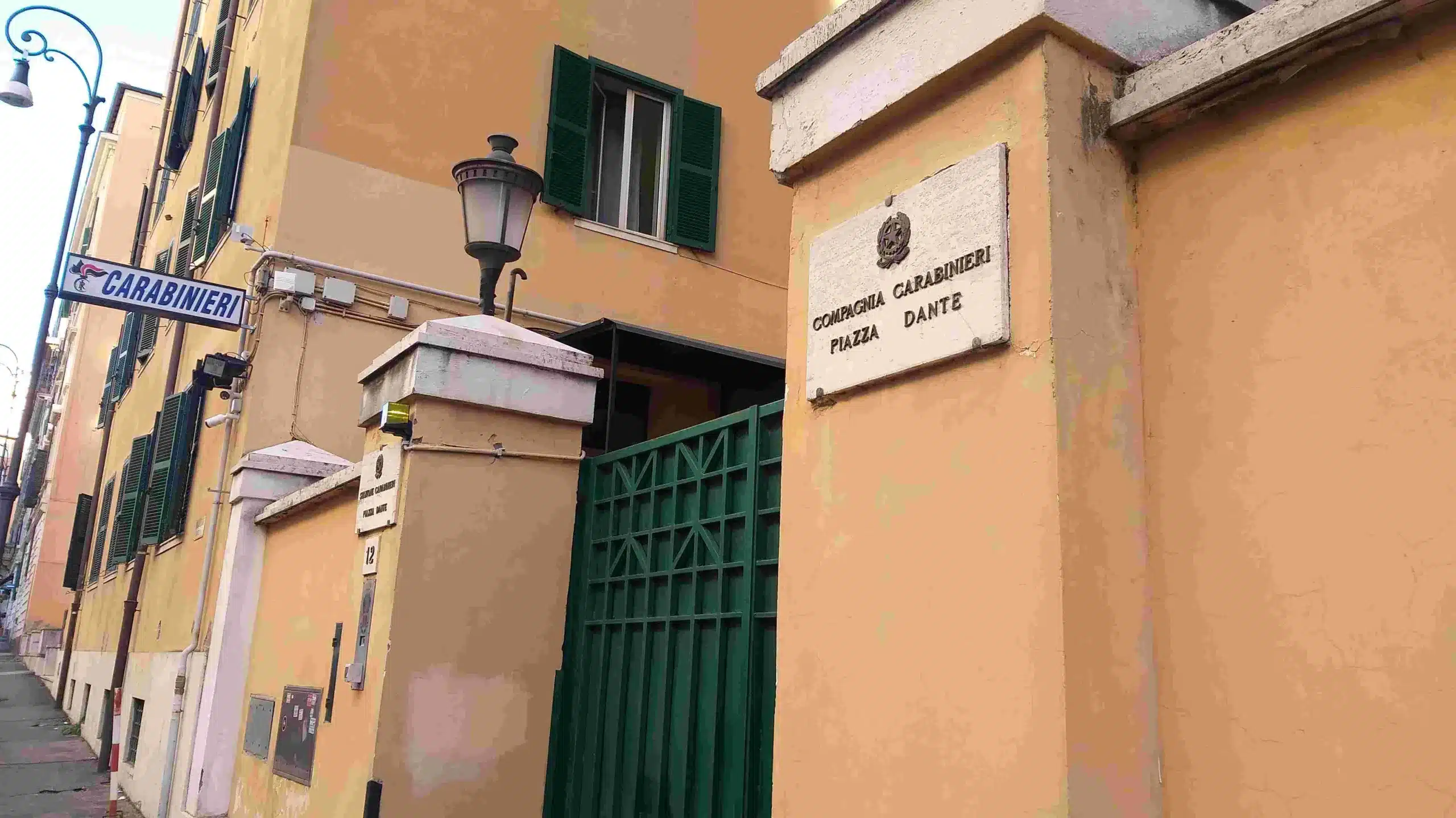 PIAZZA DANTE - Arresto per violenza sessuale (1)